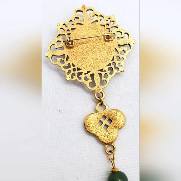 Elegant Brooch Gold Plated and Red